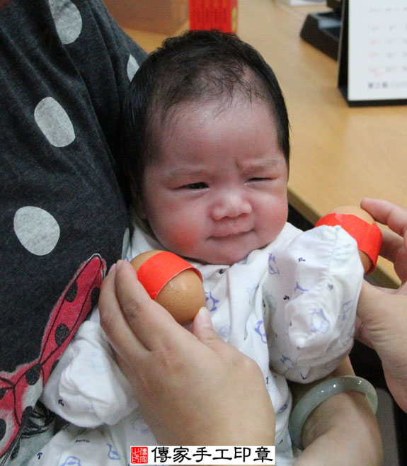 孫寶寶(新北永和區)--製作胎毛筆、臍帶章、嬰兒三寶。「寶寶滿月剃頭理髮、來店嬰兒滿月理髮」祝福和活動紀錄 2014.08.07 照片3