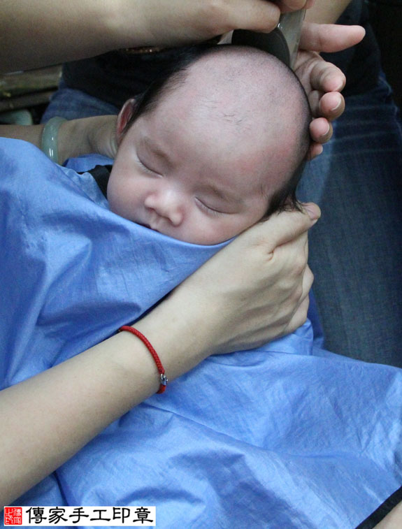 孫寶寶(新北永和區)--製作胎毛筆、臍帶章、嬰兒三寶。「寶寶滿月剃頭理髮、來店嬰兒滿月理髮」祝福和活動紀錄 2014.08.07 照片18