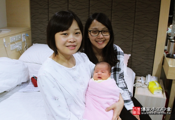剃胎毛、滿月剃頭、嬰兒剃頭、嬰兒理髮、嬰兒剃髮、嬰兒剃胎毛、嬰兒滿月剃頭、寶寶剃頭、剃胎毛儀式、剃胎毛吉祥話、滿月剃頭儀式、滿月剃頭吉祥話、寶寶剃胎毛、寶寶滿月剃頭理髮、 新北新莊區剃胎毛、新北新莊區滿月剃頭、 新北新莊區嬰兒剃頭剃胎毛、新北新莊區嬰兒理髮、新北新莊區嬰兒剃髮、黃寶寶(新北新莊區到府嬰兒寶寶滿月剃頭理髮、免費到府嬰兒剃胎毛儀式吉祥話)。到府剃頭剃胎毛主持、專業拍照、DVD光碟、證書。★購買「臍帶章、肚臍章、胎毛筆刷印章」贈送：剃頭、收涎、抓周，三選一。2016.04.17  照片2