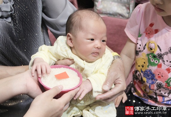 剃胎毛、滿月剃頭、嬰兒剃頭、嬰兒理髮、嬰兒剃髮、嬰兒剃胎毛、嬰兒滿月剃頭、寶寶剃頭、剃胎毛儀式、剃胎毛吉祥話、滿月剃頭儀式、滿月剃頭吉祥話、寶寶剃胎毛、寶寶滿月剃頭理髮、 台北大安區剃胎毛、台北大安區滿月剃頭、 台北大安區嬰兒剃頭剃胎毛、台北大安區嬰兒理髮、台北大安區嬰兒剃髮、蕭寶寶(台北大安區到府嬰兒寶寶滿月剃頭理髮、免費到府嬰兒剃胎毛儀式吉祥話)。到府剃頭剃胎毛主持、專業拍照、DVD光碟、證書。★購買「臍帶章、肚臍章、胎毛筆刷印章」贈送：剃頭、收涎、抓周，三選一。2016.05.10  照片5