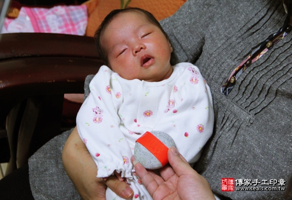 剃胎毛、滿月剃頭、嬰兒剃頭、嬰兒理髮、嬰兒剃髮、嬰兒剃胎毛、嬰兒滿月剃頭、寶寶剃頭、剃胎毛儀式、剃胎毛吉祥話、滿月剃頭儀式、滿月剃頭吉祥話、寶寶剃胎毛、寶寶滿月剃頭理髮、 新北土城區剃胎毛、新北土城區滿月剃頭、 新北土城區嬰兒剃頭剃胎毛、新北土城區嬰兒理髮、新北土城區嬰兒剃髮、許寶寶(新北土城區到府嬰兒寶寶滿月剃頭理髮、免費到府嬰兒剃胎毛儀式吉祥話)。到府剃頭剃胎毛主持、專業拍照、DVD光碟、證書。★購買「臍帶章、肚臍章、胎毛筆刷印章」贈送：剃頭、收涎、抓周，三選一。2016.04.17  照片5