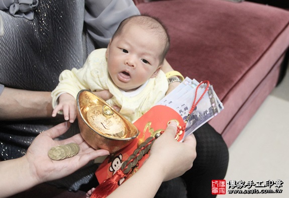 剃胎毛、滿月剃頭、嬰兒剃頭、嬰兒理髮、嬰兒剃髮、嬰兒剃胎毛、嬰兒滿月剃頭、寶寶剃頭、剃胎毛儀式、剃胎毛吉祥話、滿月剃頭儀式、滿月剃頭吉祥話、寶寶剃胎毛、寶寶滿月剃頭理髮、 台北大安區剃胎毛、台北大安區滿月剃頭、 台北大安區嬰兒剃頭剃胎毛、台北大安區嬰兒理髮、台北大安區嬰兒剃髮、蕭寶寶(台北大安區到府嬰兒寶寶滿月剃頭理髮、免費到府嬰兒剃胎毛儀式吉祥話)。到府剃頭剃胎毛主持、專業拍照、DVD光碟、證書。★購買「臍帶章、肚臍章、胎毛筆刷印章」贈送：剃頭、收涎、抓周，三選一。2016.05.10  照片14