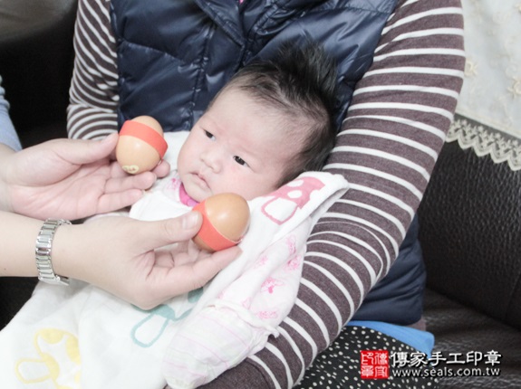 剃胎毛、滿月剃頭、嬰兒剃頭、嬰兒理髮、嬰兒剃髮、嬰兒剃胎毛、嬰兒滿月剃頭、寶寶剃頭、剃胎毛儀式、剃胎毛吉祥話、滿月剃頭儀式、滿月剃頭吉祥話、寶寶剃胎毛、寶寶滿月剃頭理髮、 新北三峽區剃胎毛、新北三峽區滿月剃頭、 新北三峽區嬰兒剃頭剃胎毛、新北三峽區嬰兒理髮、新北三峽區嬰兒剃髮、陳寶寶(新北三峽區到府嬰兒寶寶滿月剃頭理髮、免費到府嬰兒剃胎毛儀式吉祥話)。到府剃頭剃胎毛主持、專業拍照、DVD光碟、證書。★購買「臍帶章、肚臍章、胎毛筆刷印章」贈送：剃頭、收涎、抓周，三選一。2016.01.21 照片4