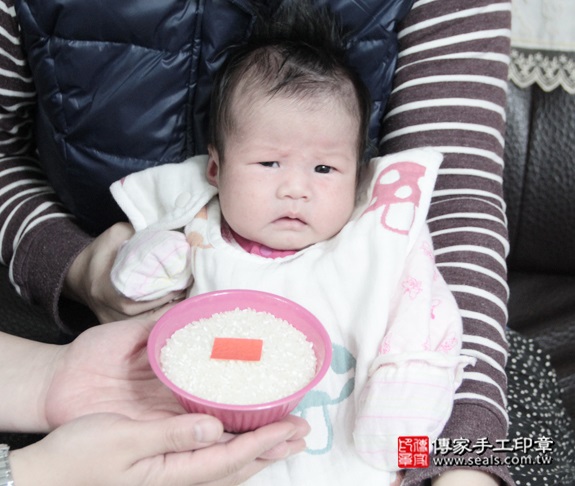 剃胎毛、滿月剃頭、嬰兒剃頭、嬰兒理髮、嬰兒剃髮、嬰兒剃胎毛、嬰兒滿月剃頭、寶寶剃頭、剃胎毛儀式、剃胎毛吉祥話、滿月剃頭儀式、滿月剃頭吉祥話、寶寶剃胎毛、寶寶滿月剃頭理髮、 新北三峽區剃胎毛、新北三峽區滿月剃頭、 新北三峽區嬰兒剃頭剃胎毛、新北三峽區嬰兒理髮、新北三峽區嬰兒剃髮、陳寶寶(新北三峽區到府嬰兒寶寶滿月剃頭理髮、免費到府嬰兒剃胎毛儀式吉祥話)。到府剃頭剃胎毛主持、專業拍照、DVD光碟、證書。★購買「臍帶章、肚臍章、胎毛筆刷印章」贈送：剃頭、收涎、抓周，三選一。2016.01.21 照片7