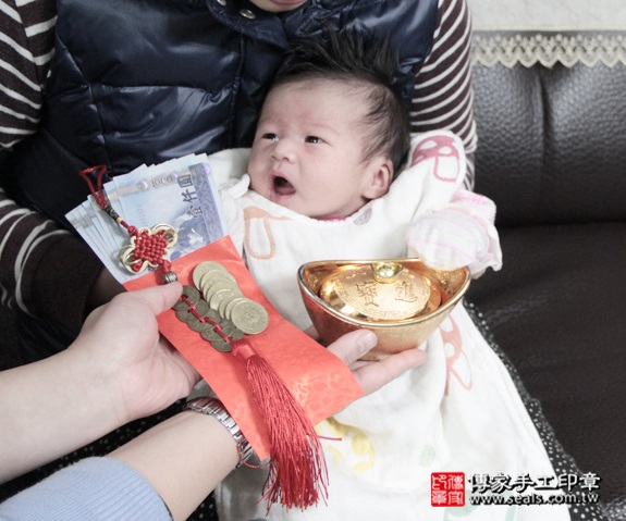 剃胎毛、滿月剃頭、嬰兒剃頭、嬰兒理髮、嬰兒剃髮、嬰兒剃胎毛、嬰兒滿月剃頭、寶寶剃頭、剃胎毛儀式、剃胎毛吉祥話、滿月剃頭儀式、滿月剃頭吉祥話、寶寶剃胎毛、寶寶滿月剃頭理髮、 新北三峽區剃胎毛、新北三峽區滿月剃頭、 新北三峽區嬰兒剃頭剃胎毛、新北三峽區嬰兒理髮、新北三峽區嬰兒剃髮、陳寶寶(新北三峽區到府嬰兒寶寶滿月剃頭理髮、免費到府嬰兒剃胎毛儀式吉祥話)。到府剃頭剃胎毛主持、專業拍照、DVD光碟、證書。★購買「臍帶章、肚臍章、胎毛筆刷印章」贈送：剃頭、收涎、抓周，三選一。2016.01.21 照片13