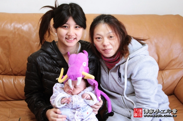 剃胎毛、滿月剃頭、嬰兒剃頭、嬰兒理髮、嬰兒剃髮、嬰兒剃胎毛、嬰兒滿月剃頭、寶寶剃頭、剃胎毛儀式、剃胎毛吉祥話、滿月剃頭儀式、滿月剃頭吉祥話、寶寶剃胎毛、寶寶滿月剃頭理髮、 新北泰山區剃胎毛、新北泰山區滿月剃頭、 新北泰山區嬰兒剃頭剃胎毛、新北泰山區嬰兒理髮、新北泰山區嬰兒剃髮、江弟弟(新北泰山區到府嬰兒寶寶滿月剃頭理髮、免費到府嬰兒剃胎毛儀式吉祥話)。到府剃頭剃胎毛主持、專業拍照、DVD光碟、證書。★購買「臍帶章、肚臍章、胎毛筆刷印章」贈送：剃頭、收涎、抓周，三選一。2016.03.01 照片2