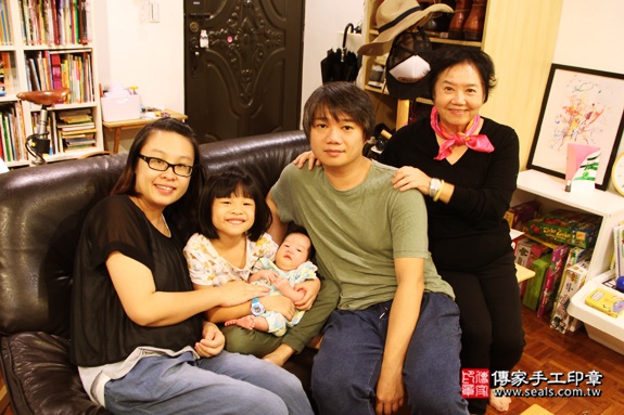 剃胎毛、滿月剃頭、嬰兒剃頭、嬰兒理髮、嬰兒剃髮、嬰兒剃胎毛、嬰兒滿月剃頭、寶寶剃頭、剃胎毛儀式、剃胎毛吉祥話、滿月剃頭儀式、滿月剃頭吉祥話、寶寶剃胎毛、寶寶滿月剃頭理髮、 台北信義區剃胎毛、台北信義區滿月剃頭、 台北信義區嬰兒剃頭剃胎毛、台北信義區嬰兒理髮、台北信義區嬰兒剃髮、陳寶寶(台北信義區到府嬰兒寶寶滿月剃頭理髮、免費到府嬰兒剃胎毛儀式吉祥話)。到府剃頭剃胎毛主持、專業拍照、DVD光碟、證書。★購買「臍帶章、肚臍章、胎毛筆刷印章」贈送：剃頭、收涎、抓周，三選一。2016.11.05  照片13