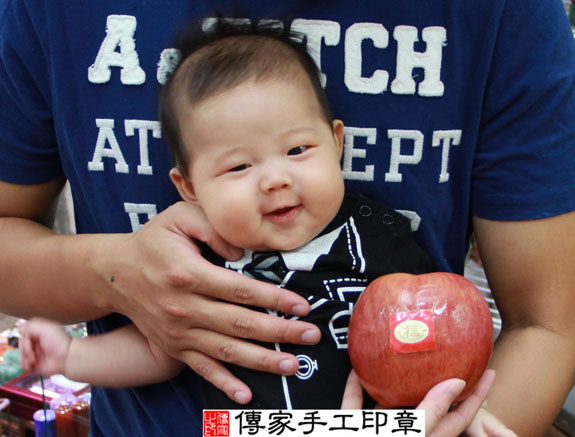 林寶寶(新北永和區嬰兒寶寶滿月剃頭理髮、免費嬰兒剃胎毛儀式吉祥話)。中國風會場，爸媽寶貝免費穿「日中韓」古裝禮服。專業拍照、DVD光碟、證書。★購買「臍帶章、肚臍章、胎毛筆刷印章」贈送：剃頭、收涎、抓周，三選一。 2014.10.05 照片9