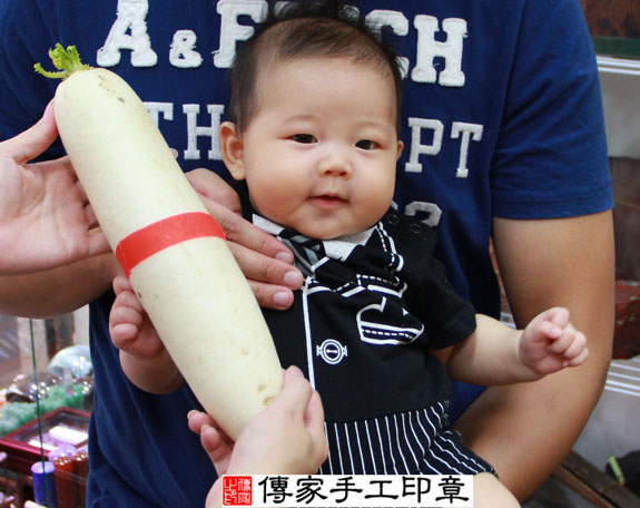 林寶寶(新北永和區嬰兒寶寶滿月剃頭理髮、免費嬰兒剃胎毛儀式吉祥話)。中國風會場，爸媽寶貝免費穿「日中韓」古裝禮服。專業拍照、DVD光碟、證書。★購買「臍帶章、肚臍章、胎毛筆刷印章」贈送：剃頭、收涎、抓周，三選一。 2014.10.05 照片15