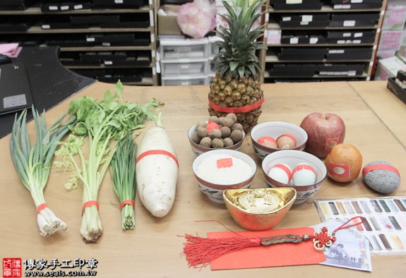 剃胎毛、滿月剃頭、嬰兒剃頭、嬰兒理髮、嬰兒剃髮、嬰兒剃胎毛、嬰兒滿月剃頭、寶寶剃頭、剃胎毛儀式、剃胎毛吉祥話、滿月剃頭儀式、滿月剃頭吉祥話、寶寶剃胎毛、寶寶滿月剃頭理髮、新北永和區剃胎毛、新北永和區滿月剃頭、新北永和區嬰兒剃頭剃胎毛、新北永和區嬰兒理髮、新北永和區嬰兒剃髮、陳寶寶(新北永和區嬰兒寶寶滿月剃頭理髮、免費嬰兒剃胎毛儀式吉祥話)。中國風會場，爸媽寶貝免費穿「日中韓」古裝禮服。專業拍照、DVD光碟、證書。★購買「臍帶章、肚臍章、胎毛筆刷印章」贈送：剃頭、收涎、抓周，三選一。2016.05.13  照片1
