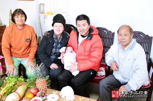 剃胎毛、滿月剃頭、嬰兒剃頭、嬰兒理髮、嬰兒剃髮、嬰兒剃胎毛、嬰兒滿月剃頭、寶寶剃頭、剃胎毛儀式、剃胎毛吉祥話、滿月剃頭儀式、滿月剃頭吉祥話、寶寶剃胎毛、寶寶滿月剃頭理髮、 桃園龍潭區剃胎毛、桃園龍潭區滿月剃頭、 桃園龍潭區嬰兒剃頭剃胎毛、桃園龍潭區嬰兒理髮、桃園龍潭區嬰兒剃髮、劉寶寶(桃園龍潭區到府嬰兒寶寶滿月剃頭理髮、免費到府嬰兒剃胎毛儀式吉祥話)。到府剃頭剃胎毛主持、專業拍照、DVD光碟、證書。★購買「臍帶章、肚臍章、胎毛筆刷印章」贈送：剃頭、收涎、抓周，三選一。2016.03.02 照片4