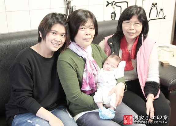 剃胎毛、滿月剃頭、嬰兒剃頭、嬰兒理髮、嬰兒剃髮、嬰兒剃胎毛、嬰兒滿月剃頭、寶寶剃頭、剃胎毛儀式、剃胎毛吉祥話、滿月剃頭儀式、滿月剃頭吉祥話、寶寶剃胎毛、寶寶滿月剃頭理髮、 新北蘆洲區剃胎毛、新北蘆洲區滿月剃頭、 新北蘆洲區嬰兒剃頭剃胎毛、新北蘆洲區嬰兒理髮、新北蘆洲區嬰兒剃髮、李寶寶(新北蘆洲區到府嬰兒寶寶滿月剃頭理髮、免費到府嬰兒剃胎毛儀式吉祥話)。到府剃頭剃胎毛主持、專業拍照、DVD光碟、證書。★購買「臍帶章、肚臍章、胎毛筆刷印章」贈送：剃頭、收涎、抓周，三選一。2016.01.04 照片2