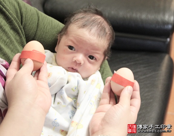 剃胎毛、滿月剃頭、嬰兒剃頭、嬰兒理髮、嬰兒剃髮、嬰兒剃胎毛、嬰兒滿月剃頭、寶寶剃頭、剃胎毛儀式、剃胎毛吉祥話、滿月剃頭儀式、滿月剃頭吉祥話、寶寶剃胎毛、寶寶滿月剃頭理髮、 新北蘆洲區剃胎毛、新北蘆洲區滿月剃頭、 新北蘆洲區嬰兒剃頭剃胎毛、新北蘆洲區嬰兒理髮、新北蘆洲區嬰兒剃髮、李寶寶(新北蘆洲區到府嬰兒寶寶滿月剃頭理髮、免費到府嬰兒剃胎毛儀式吉祥話)。到府剃頭剃胎毛主持、專業拍照、DVD光碟、證書。★購買「臍帶章、肚臍章、胎毛筆刷印章」贈送：剃頭、收涎、抓周，三選一。2016.01.04 照片3