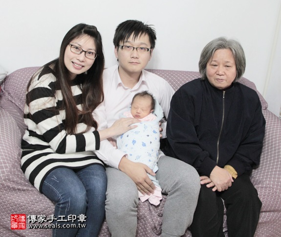 剃胎毛、滿月剃頭、嬰兒剃頭、嬰兒理髮、嬰兒剃髮、嬰兒剃胎毛、嬰兒滿月剃頭、寶寶剃頭、剃胎毛儀式、剃胎毛吉祥話、滿月剃頭儀式、滿月剃頭吉祥話、寶寶剃胎毛、寶寶滿月剃頭理髮、 新北板橋區剃胎毛、新北板橋區滿月剃頭、 新北板橋區嬰兒剃頭剃胎毛、新北板橋區嬰兒理髮、新北板橋區嬰兒剃髮、吳寶寶(新北板橋區到府嬰兒寶寶滿月剃頭理髮、免費到府嬰兒剃胎毛儀式吉祥話)。到府剃頭剃胎毛主持、專業拍照、DVD光碟、證書。★購買「臍帶章、肚臍章、胎毛筆刷印章」贈送：剃頭、收涎、抓周，三選一。2016.01.23 照片2