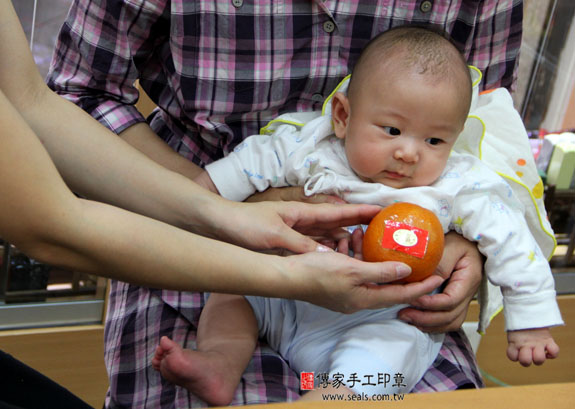 陳寶寶(新北市永和區嬰兒寶寶滿月剃頭理髮、免費嬰兒剃胎毛儀式吉祥話)。中國風會場，爸媽寶貝免費穿「日中韓」古裝禮服。專業拍照、DVD光碟、證書。★購買「臍帶章、肚臍章、胎毛筆刷印章」贈送：剃頭、收涎、抓周，三選一。2014.05.25 照片9