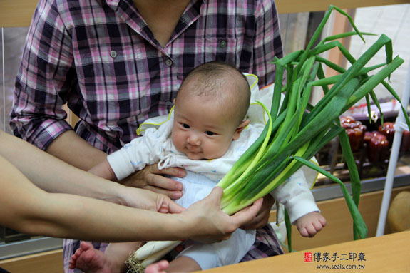 陳寶寶(新北市永和區嬰兒寶寶滿月剃頭理髮、免費嬰兒剃胎毛儀式吉祥話)。中國風會場，爸媽寶貝免費穿「日中韓」古裝禮服。專業拍照、DVD光碟、證書。★購買「臍帶章、肚臍章、胎毛筆刷印章」贈送：剃頭、收涎、抓周，三選一。2014.05.25 照片10