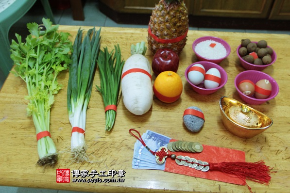 剃胎毛、滿月剃頭、嬰兒剃頭、嬰兒理髮、嬰兒剃髮、嬰兒剃胎毛、嬰兒滿月剃頭、寶寶剃頭、剃胎毛儀式、剃胎毛吉祥話、滿月剃頭儀式、滿月剃頭吉祥話、寶寶剃胎毛、寶寶滿月剃頭理髮、 新北中和區剃胎毛、新北中和區滿月剃頭、 新北中和區嬰兒剃頭剃胎毛、新北中和區嬰兒理髮、新北中和區嬰兒剃髮、蔡寶寶(新北中和區到府嬰兒寶寶滿月剃頭理髮、免費到府嬰兒剃胎毛儀式吉祥話)。到府剃頭剃胎毛主持、專業拍照、DVD光碟、證書。★購買「臍帶章、肚臍章、胎毛筆刷印章」贈送：剃頭、收涎、抓周，三選一。2016.02.14 照片1
