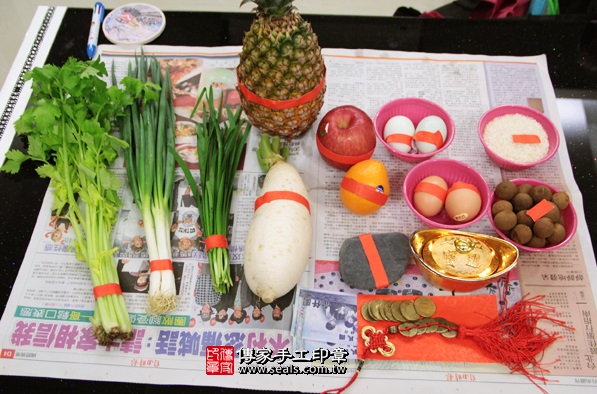 剃胎毛、滿月剃頭、嬰兒剃頭、嬰兒理髮、嬰兒剃髮、嬰兒剃胎毛、嬰兒滿月剃頭、寶寶剃頭、剃胎毛儀式、剃胎毛吉祥話、滿月剃頭儀式、滿月剃頭吉祥話、寶寶剃胎毛、寶寶滿月剃頭理髮、 新北蘆州區剃胎毛、新北蘆州區滿月剃頭、 新北蘆州區嬰兒剃頭剃胎毛、新北蘆州區嬰兒理髮、新北蘆州區嬰兒剃髮、陳寶寶(新北蘆州區到府嬰兒寶寶滿月剃頭理髮、免費到府嬰兒剃胎毛儀式吉祥話)。到府剃頭剃胎毛主持、專業拍照、DVD光碟、證書。★購買「臍帶章、肚臍章、胎毛筆刷印章」贈送：剃頭、收涎、抓周，三選一。2016.02.14 照片1