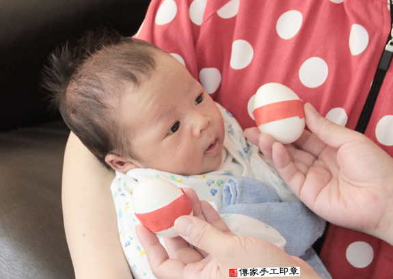潘寶寶(台北南港區到府嬰兒寶寶滿月剃頭理髮、免費到府嬰兒剃胎毛儀式吉祥話)。到府剃頭剃胎毛主持、專業拍照、DVD光碟、證書。★購買「臍帶章、肚臍章、胎毛筆刷印章」贈送：剃頭、收涎、抓周，三選一。2015.11.22 照片3