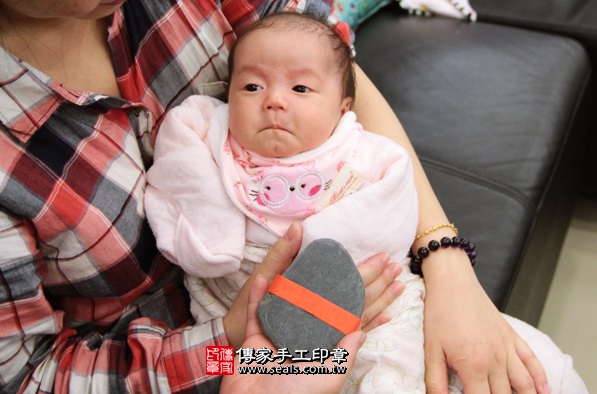 剃胎毛、滿月剃頭、嬰兒剃頭、嬰兒理髮、嬰兒剃髮、嬰兒剃胎毛、嬰兒滿月剃頭、寶寶剃頭、剃胎毛儀式、剃胎毛吉祥話、滿月剃頭儀式、滿月剃頭吉祥話、寶寶剃胎毛、寶寶滿月剃頭理髮、 新北蘆州區剃胎毛、新北蘆州區滿月剃頭、 新北蘆州區嬰兒剃頭剃胎毛、新北蘆州區嬰兒理髮、新北蘆州區嬰兒剃髮、陳寶寶(新北蘆州區到府嬰兒寶寶滿月剃頭理髮、免費到府嬰兒剃胎毛儀式吉祥話)。到府剃頭剃胎毛主持、專業拍照、DVD光碟、證書。★購買「臍帶章、肚臍章、胎毛筆刷印章」贈送：剃頭、收涎、抓周，三選一。2016.02.14 照片6