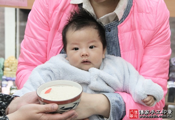 剃胎毛、滿月剃頭、嬰兒剃頭、嬰兒理髮、嬰兒剃髮、嬰兒剃胎毛、嬰兒滿月剃頭、寶寶剃頭、剃胎毛儀式、剃胎毛吉祥話、滿月剃頭儀式、滿月剃頭吉祥話、寶寶剃胎毛、寶寶滿月剃頭理髮、新北永和區剃胎毛、新北永和區滿月剃頭、新北永和區嬰兒剃頭剃胎毛、新北永和區嬰兒理髮、新北永和區嬰兒剃髮、曾寶寶(新北永和區嬰兒寶寶滿月剃頭理髮、免費嬰兒剃胎毛儀式吉祥話)。中國風會場，爸媽寶貝免費穿「日中韓」古裝禮服。專業拍照、DVD光碟、證書。★購買「臍帶章、肚臍章、胎毛筆刷印章」贈送：剃頭、收涎、抓周，三選一。2016.03.30  照片5