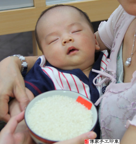 馬寶寶(新北永和區嬰兒寶寶滿月剃頭理髮、免費嬰兒剃胎毛儀式吉祥話)。中國風會場，爸媽寶貝免費穿「日中韓」古裝禮服。專業拍照、DVD光碟、證書。★購買「臍帶章、肚臍章、胎毛筆刷印章」贈送：剃頭、收涎、抓周，三選一。 2014.08.21 照片5