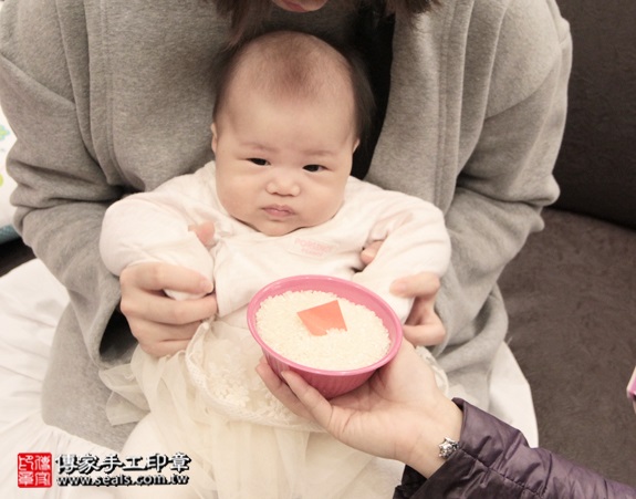 剃胎毛、滿月剃頭、嬰兒剃頭、嬰兒理髮、嬰兒剃髮、嬰兒剃胎毛、嬰兒滿月剃頭、寶寶剃頭、剃胎毛儀式、剃胎毛吉祥話、滿月剃頭儀式、滿月剃頭吉祥話、寶寶剃胎毛、寶寶滿月剃頭理髮、 新北泰山區剃胎毛、新北泰山區滿月剃頭、 新北泰山區嬰兒剃頭剃胎毛、新北泰山區嬰兒理髮、新北泰山區嬰兒剃髮、蔡寶寶(新北泰山區到府嬰兒寶寶滿月剃頭理髮、免費到府嬰兒剃胎毛儀式吉祥話)。到府剃頭剃胎毛主持、專業拍照、DVD光碟、證書。★購買「臍帶章、肚臍章、胎毛筆刷印章」贈送：剃頭、收涎、抓周，三選一。2016.01.23 照片6