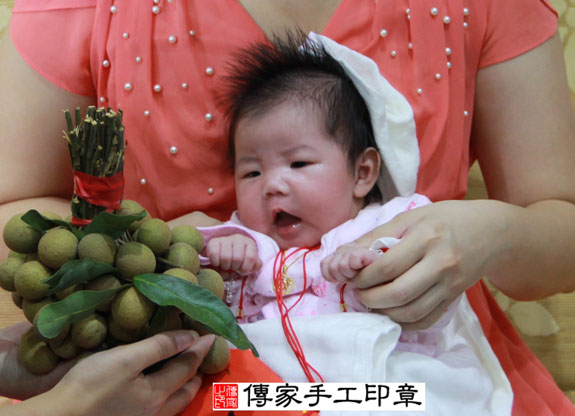 王寶寶(新北永和區到府嬰兒寶寶滿月剃頭理髮、免費到府嬰兒剃胎毛儀式吉祥話)。到府剃頭剃胎毛主持、專業拍照、DVD光碟、證書。★購買「臍帶章、肚臍章、胎毛筆刷印章」贈送：剃頭、收涎、抓周，三選一。 2014.10.15 照片9