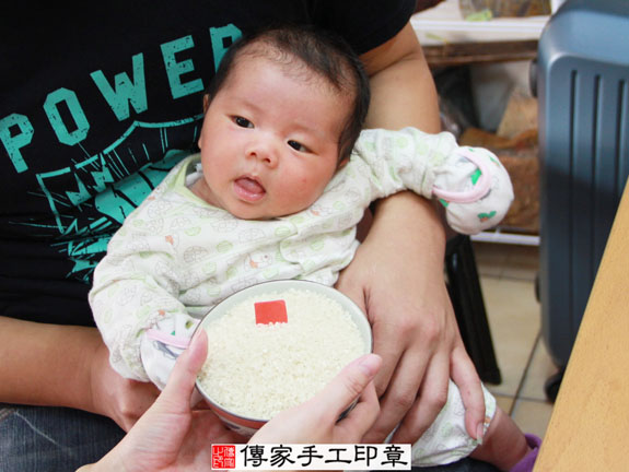 陳寶寶(新北永和區嬰兒寶寶滿月剃頭理髮、免費嬰兒剃胎毛儀式吉祥話)。中國風會場，爸媽寶貝免費穿「日中韓」古裝禮服。專業拍照、DVD光碟、證書。★購買「臍帶章、肚臍章、胎毛筆刷印章」贈送：剃頭、收涎、抓周，三選一。 2014.11.22 照片7