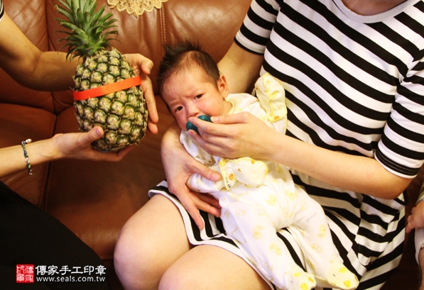 剃胎毛、滿月剃頭、嬰兒剃頭、嬰兒理髮、嬰兒剃髮、嬰兒剃胎毛、嬰兒滿月剃頭、寶寶剃頭、剃胎毛儀式、剃胎毛吉祥話、滿月剃頭儀式、滿月剃頭吉祥話、寶寶剃胎毛、寶寶滿月剃頭理髮、 台北北投區剃胎毛、台北北投區滿月剃頭、 台北北投區嬰兒剃頭剃胎毛、台北北投區嬰兒理髮、台北北投區嬰兒剃髮、林寶寶(台北北投區到府嬰兒寶寶滿月剃頭理髮、免費到府嬰兒剃胎毛儀式吉祥話)。到府剃頭剃胎毛主持、專業拍照、DVD光碟、證書。★購買「臍帶章、肚臍章、胎毛筆刷印章」贈送：剃頭、收涎、抓周，三選一。2016.04.24  照片13