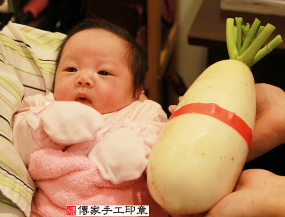 黃寶寶(新北永和區到府嬰兒寶寶滿月剃頭理髮、免費到府嬰兒剃胎毛儀式吉祥話)。到府剃頭剃胎毛主持、專業拍照、DVD光碟、證書。★購買「臍帶章、肚臍章、胎毛筆刷印章」贈送：剃頭、收涎、抓周，三選一。2014.11.24 照片10