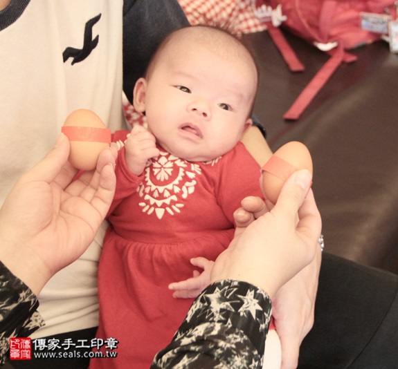 剃胎毛、滿月剃頭、嬰兒剃頭、嬰兒理髮、嬰兒剃髮、嬰兒剃胎毛、嬰兒滿月剃頭、寶寶剃頭、剃胎毛儀式、剃胎毛吉祥話、滿月剃頭儀式、滿月剃頭吉祥話、寶寶剃胎毛、寶寶滿月剃頭理髮、 新北林口區剃胎毛、新北林口區滿月剃頭、 新北林口區嬰兒剃頭剃胎毛、新北林口區嬰兒理髮、新北林口區嬰兒剃髮、蔡寶寶(新北林口區到府嬰兒寶寶滿月剃頭理髮、免費到府嬰兒剃胎毛儀式吉祥話)。到府剃頭剃胎毛主持、專業拍照、DVD光碟、證書。★購買「臍帶章、肚臍章、胎毛筆刷印章」贈送：剃頭、收涎、抓周，三選一。2015.12.13 照片3