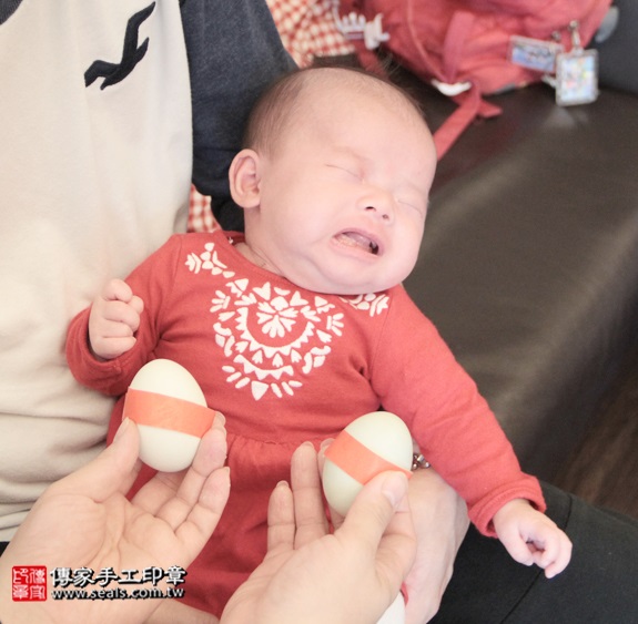 剃胎毛、滿月剃頭、嬰兒剃頭、嬰兒理髮、嬰兒剃髮、嬰兒剃胎毛、嬰兒滿月剃頭、寶寶剃頭、剃胎毛儀式、剃胎毛吉祥話、滿月剃頭儀式、滿月剃頭吉祥話、寶寶剃胎毛、寶寶滿月剃頭理髮、 新北林口區剃胎毛、新北林口區滿月剃頭、 新北林口區嬰兒剃頭剃胎毛、新北林口區嬰兒理髮、新北林口區嬰兒剃髮、蔡寶寶(新北林口區到府嬰兒寶寶滿月剃頭理髮、免費到府嬰兒剃胎毛儀式吉祥話)。到府剃頭剃胎毛主持、專業拍照、DVD光碟、證書。★購買「臍帶章、肚臍章、胎毛筆刷印章」贈送：剃頭、收涎、抓周，三選一。2015.12.13 照片4