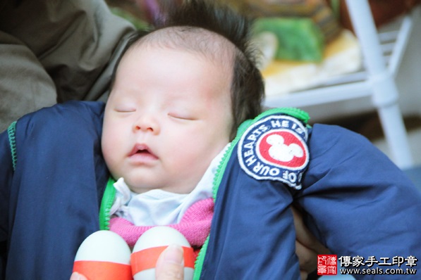 剃胎毛、滿月剃頭、嬰兒剃頭、嬰兒理髮、嬰兒剃髮、嬰兒剃胎毛、嬰兒滿月剃頭、寶寶剃頭、剃胎毛儀式、剃胎毛吉祥話、滿月剃頭儀式、滿月剃頭吉祥話、寶寶剃胎毛、寶寶滿月剃頭理髮、新北永和區剃胎毛、新北永和區滿月剃頭、新北永和區嬰兒剃頭剃胎毛、新北永和區嬰兒理髮、新北永和區嬰兒剃髮、陳寶寶(新北永和區嬰兒寶寶滿月剃頭理髮、免費嬰兒剃胎毛儀式吉祥話)。中國風會場，爸媽寶貝免費穿「日中韓」古裝禮服。專業拍照、DVD光碟、證書。★購買「臍帶章、肚臍章、胎毛筆刷印章」贈送：剃頭、收涎、抓周，三選一。2016.02.15 照片4