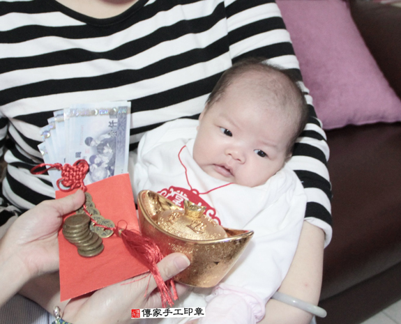 蔡寶寶(新北蘆洲區到府嬰兒寶寶滿月剃頭理髮、免費到府嬰兒剃胎毛儀式吉祥話)。到府剃頭剃胎毛主持、專業拍照、DVD光碟、證書。★購買「臍帶章、肚臍章、胎毛筆刷印章」贈送：剃頭、收涎、抓周，三選一。2015.11.23 照片15