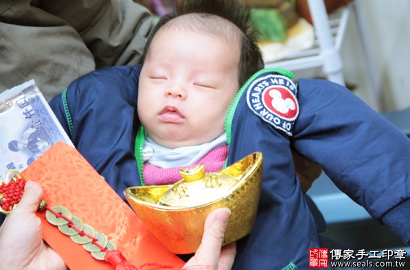 剃胎毛、滿月剃頭、嬰兒剃頭、嬰兒理髮、嬰兒剃髮、嬰兒剃胎毛、嬰兒滿月剃頭、寶寶剃頭、剃胎毛儀式、剃胎毛吉祥話、滿月剃頭儀式、滿月剃頭吉祥話、寶寶剃胎毛、寶寶滿月剃頭理髮、新北永和區剃胎毛、新北永和區滿月剃頭、新北永和區嬰兒剃頭剃胎毛、新北永和區嬰兒理髮、新北永和區嬰兒剃髮、陳寶寶(新北永和區嬰兒寶寶滿月剃頭理髮、免費嬰兒剃胎毛儀式吉祥話)。中國風會場，爸媽寶貝免費穿「日中韓」古裝禮服。專業拍照、DVD光碟、證書。★購買「臍帶章、肚臍章、胎毛筆刷印章」贈送：剃頭、收涎、抓周，三選一。2016.02.15 照片14