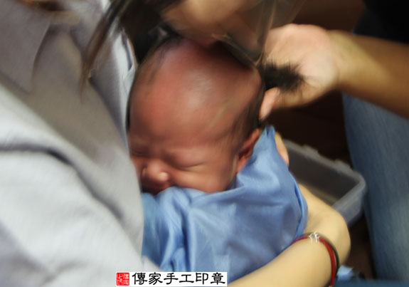 楊寶寶(新北永和區到府嬰兒寶寶滿月剃頭理髮、免費到府嬰兒剃胎毛儀式吉祥話)。到府剃頭剃胎毛主持、專業拍照、DVD光碟、證書。★購買「臍帶章、肚臍章、胎毛筆刷印章」贈送：剃頭、收涎、抓周，三選一。2014.08.24 照片12