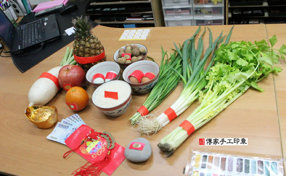 林寶寶(新北永和區嬰兒寶寶滿月剃頭理髮、免費嬰兒剃胎毛儀式吉祥話)。中國風會場，爸媽寶貝免費穿「日中韓」古裝禮服。專業拍照、DVD光碟、證書。★購買「臍帶章、肚臍章、胎毛筆刷印章」贈送：剃頭、收涎、抓周，三選一。 2014.01.04 照片1