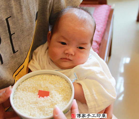 魏寶寶(新北永和區到府嬰兒寶寶滿月剃頭理髮、免費到府嬰兒剃胎毛儀式吉祥話)。到府剃頭剃胎毛主持、專業拍照、DVD光碟、證書。★購買「臍帶章、肚臍章、胎毛筆刷印章」贈送：剃頭、收涎、抓周，三選一。2014.10.18 照片7