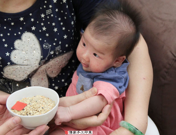 孟寶寶(台北內湖區到府嬰兒寶寶滿月剃頭理髮、免費到府嬰兒剃胎毛儀式吉祥話)。到府剃頭剃胎毛主持、專業拍照、DVD光碟、證書。★購買「臍帶章、肚臍章、胎毛筆刷印章」贈送：剃頭、收涎、抓周，三選一。2015.06.29 照片4