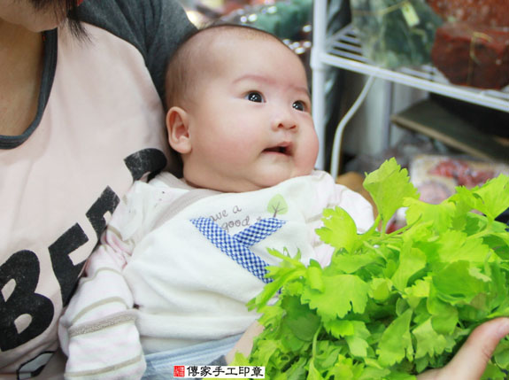 劉寶寶(新北永和區嬰兒寶寶滿月剃頭理髮、免費嬰兒剃胎毛儀式吉祥話)。中國風會場，爸媽寶貝免費穿「日中韓」古裝禮服。專業拍照、DVD光碟、證書。★購買「臍帶章、肚臍章、胎毛筆刷印章」贈送：剃頭、收涎、抓周，三選一。 2015.03.30 照片11