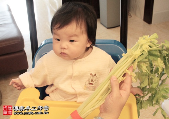 剃胎毛、滿月剃頭、嬰兒剃頭、嬰兒理髮、嬰兒剃髮、嬰兒剃胎毛、嬰兒滿月剃頭、寶寶剃頭、剃胎毛儀式、剃胎毛吉祥話、滿月剃頭儀式、滿月剃頭吉祥話、寶寶剃胎毛、寶寶滿月剃頭理髮、 台北內湖區剃胎毛、台北內湖區滿月剃頭、 台北內湖區嬰兒剃頭剃胎毛、台北內湖區嬰兒理髮、台北內湖區嬰兒剃髮、郭寶寶(台北內湖區到府嬰兒寶寶滿月剃頭理髮、免費到府嬰兒剃胎毛儀式吉祥話)。到府剃頭剃胎毛主持、專業拍照、DVD光碟、證書。★購買「臍帶章、肚臍章、胎毛筆刷印章」贈送：剃頭、收涎、抓周，三選一。2015.12.14 照片11