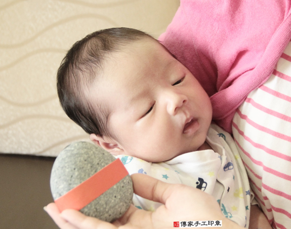 潘寶寶(新北中和區到府嬰兒寶寶滿月剃頭理髮、免費到府嬰兒剃胎毛儀式吉祥話)。到府剃頭剃胎毛主持、專業拍照、DVD光碟、證書。★購買「臍帶章、肚臍章、胎毛筆刷印章」贈送：剃頭、收涎、抓周，三選一。2015.11.23 照片5