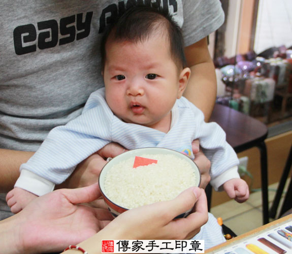 吳寶寶(新北永和區嬰兒寶寶滿月剃頭理髮、免費嬰兒剃胎毛儀式吉祥話)。中國風會場，爸媽寶貝免費穿「日中韓」古裝禮服。專業拍照、DVD光碟、證書。★購買「臍帶章、肚臍章、胎毛筆刷印章」贈送：剃頭、收涎、抓周，三選一。 2014.11.26 照片6