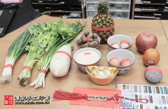 剃胎毛、滿月剃頭、嬰兒剃頭、嬰兒理髮、嬰兒剃髮、嬰兒剃胎毛、嬰兒滿月剃頭、寶寶剃頭、剃胎毛儀式、剃胎毛吉祥話、滿月剃頭儀式、滿月剃頭吉祥話、寶寶剃胎毛、寶寶滿月剃頭理髮、 新北永和區剃胎毛、新北永和區滿月剃頭、新北永和區嬰兒剃頭剃胎毛、新北永和區嬰兒理髮、新北永和區嬰兒剃髮、葉寶寶(新北永和區嬰兒寶寶滿月剃頭理髮、免費嬰兒剃胎毛儀式吉祥話)。中國風會場，爸媽寶貝免費穿「日中韓」古裝禮服。專業拍照、DVD光碟、證書。★購買「臍帶章、肚臍章、胎毛筆刷印章」贈送：剃頭、收涎、抓周，三選一。2015.12.14 照片1