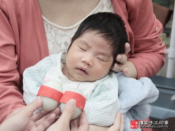 剃胎毛、滿月剃頭、嬰兒剃頭、嬰兒理髮、嬰兒剃髮、嬰兒剃胎毛、嬰兒滿月剃頭、寶寶剃頭、剃胎毛儀式、剃胎毛吉祥話、滿月剃頭儀式、滿月剃頭吉祥話、寶寶剃胎毛、寶寶滿月剃頭理髮、 新北永和區剃胎毛、新北永和區滿月剃頭、新北永和區嬰兒剃頭剃胎毛、新北永和區嬰兒理髮、新北永和區嬰兒剃髮、葉寶寶(新北永和區嬰兒寶寶滿月剃頭理髮、免費嬰兒剃胎毛儀式吉祥話)。中國風會場，爸媽寶貝免費穿「日中韓」古裝禮服。專業拍照、DVD光碟、證書。★購買「臍帶章、肚臍章、胎毛筆刷印章」贈送：剃頭、收涎、抓周，三選一。2015.12.14 照片4