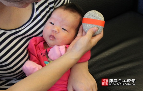 陳寶寶(新北三重區到府嬰兒寶寶滿月剃頭理髮、免費到府嬰兒剃胎毛儀式吉祥話)。到府剃頭剃胎毛主持、專業拍照、DVD光碟、證書。★購買「臍帶章、肚臍章、胎毛筆刷印章」贈送：剃頭、收涎、抓周，三選一。2016.08.01照片6