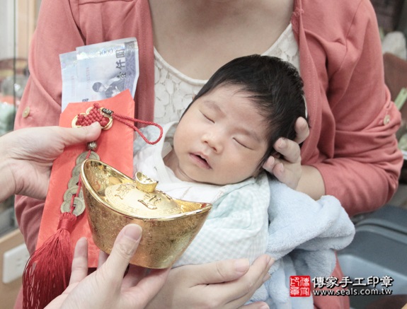 剃胎毛、滿月剃頭、嬰兒剃頭、嬰兒理髮、嬰兒剃髮、嬰兒剃胎毛、嬰兒滿月剃頭、寶寶剃頭、剃胎毛儀式、剃胎毛吉祥話、滿月剃頭儀式、滿月剃頭吉祥話、寶寶剃胎毛、寶寶滿月剃頭理髮、 新北永和區剃胎毛、新北永和區滿月剃頭、新北永和區嬰兒剃頭剃胎毛、新北永和區嬰兒理髮、新北永和區嬰兒剃髮、葉寶寶(新北永和區嬰兒寶寶滿月剃頭理髮、免費嬰兒剃胎毛儀式吉祥話)。中國風會場，爸媽寶貝免費穿「日中韓」古裝禮服。專業拍照、DVD光碟、證書。★購買「臍帶章、肚臍章、胎毛筆刷印章」贈送：剃頭、收涎、抓周，三選一。2015.12.14 照片15