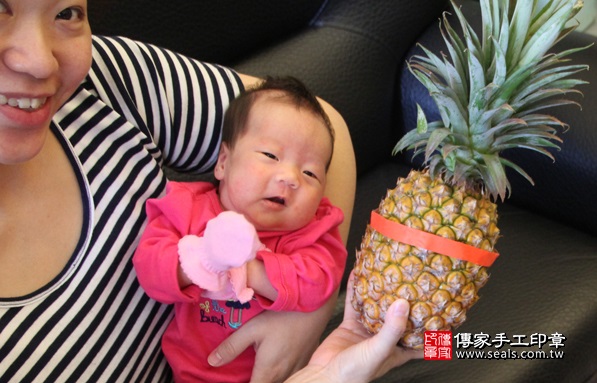 陳寶寶(新北三重區到府嬰兒寶寶滿月剃頭理髮、免費到府嬰兒剃胎毛儀式吉祥話)。到府剃頭剃胎毛主持、專業拍照、DVD光碟、證書。★購買「臍帶章、肚臍章、胎毛筆刷印章」贈送：剃頭、收涎、抓周，三選一。2016.08.01照片15