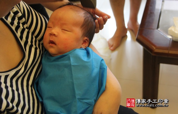 陳寶寶(新北三重區到府嬰兒寶寶滿月剃頭理髮、免費到府嬰兒剃胎毛儀式吉祥話)。到府剃頭剃胎毛主持、專業拍照、DVD光碟、證書。★購買「臍帶章、肚臍章、胎毛筆刷印章」贈送：剃頭、收涎、抓周，三選一。2016.08.01照片17